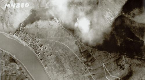 Brennende Burg Thurandt am 14.3.1945. Quelle: Landesamt für Geobasisinformation RLP, GeoBasis-DE/LVermGeoRP2011-03-10